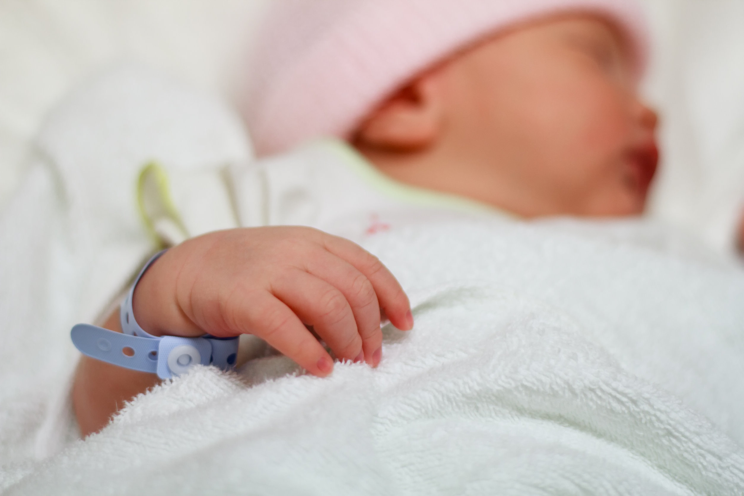 Leider haben wir keinen Titel zu diesem Bild. Wir arbeiten daran und bitten um Ihr Verständnis. Schlafendes Baby