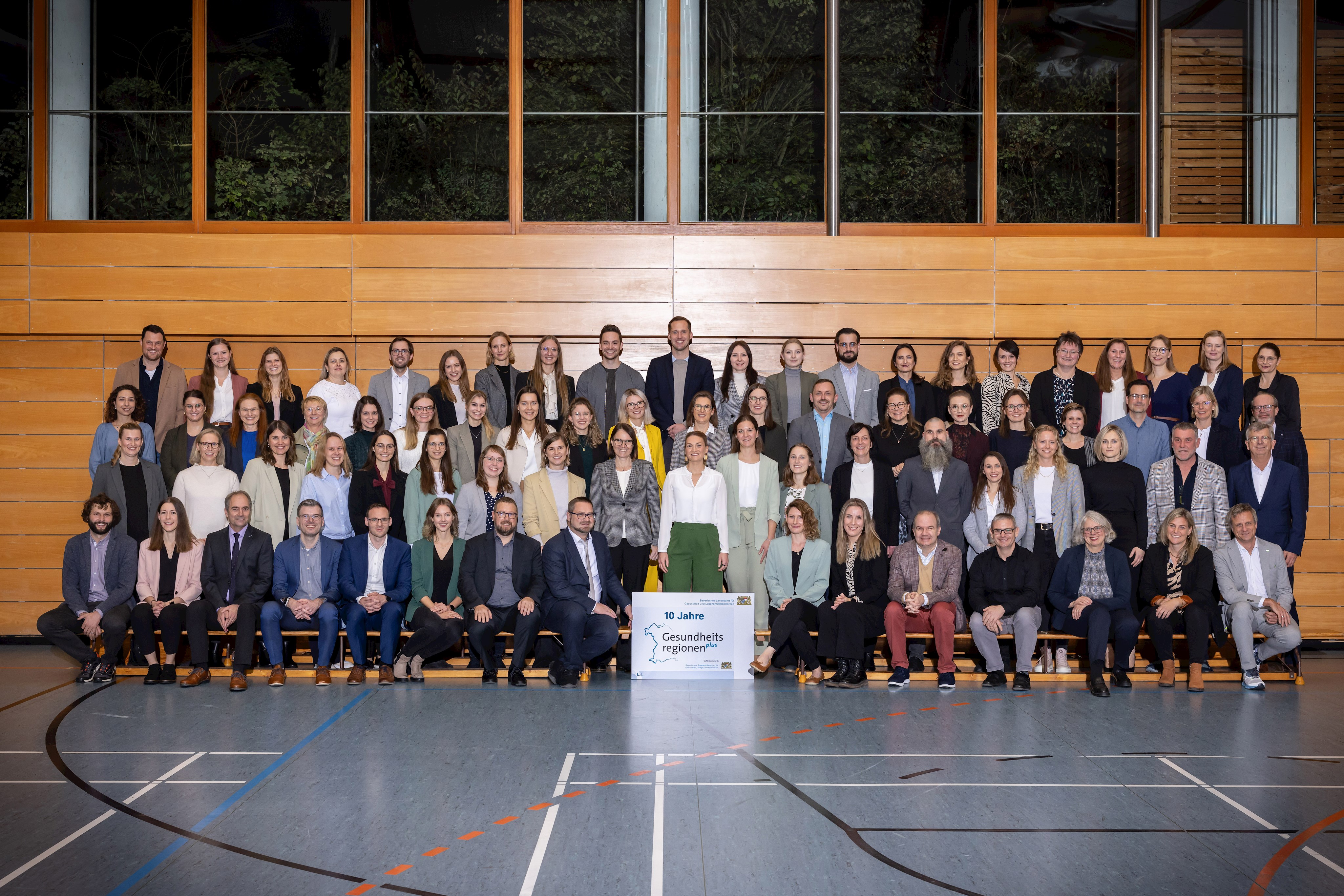 Gruppenfoto_LGL_sb24_1190.jpg Geschäftsstellenleitungen Gesundheitsregionen Bayern mit Ministerin