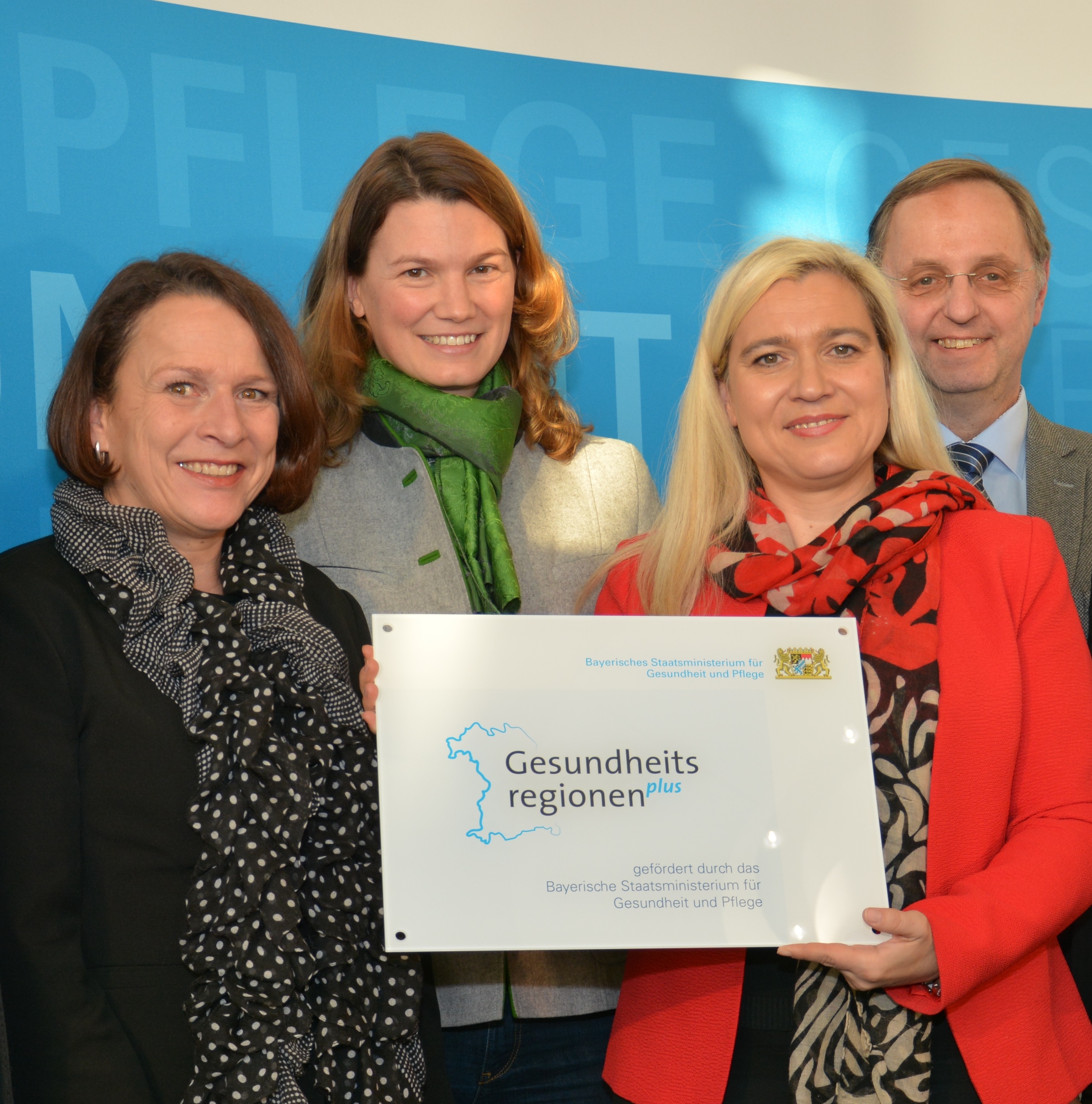 Übergabe des Förderbescheides durch die Bayerische Gesundheitsministerin Melanie Huml (2016) Übergabe des Förderbescheides durch die Bayerische Gesundheitsministerin Melanie Huml (2016)