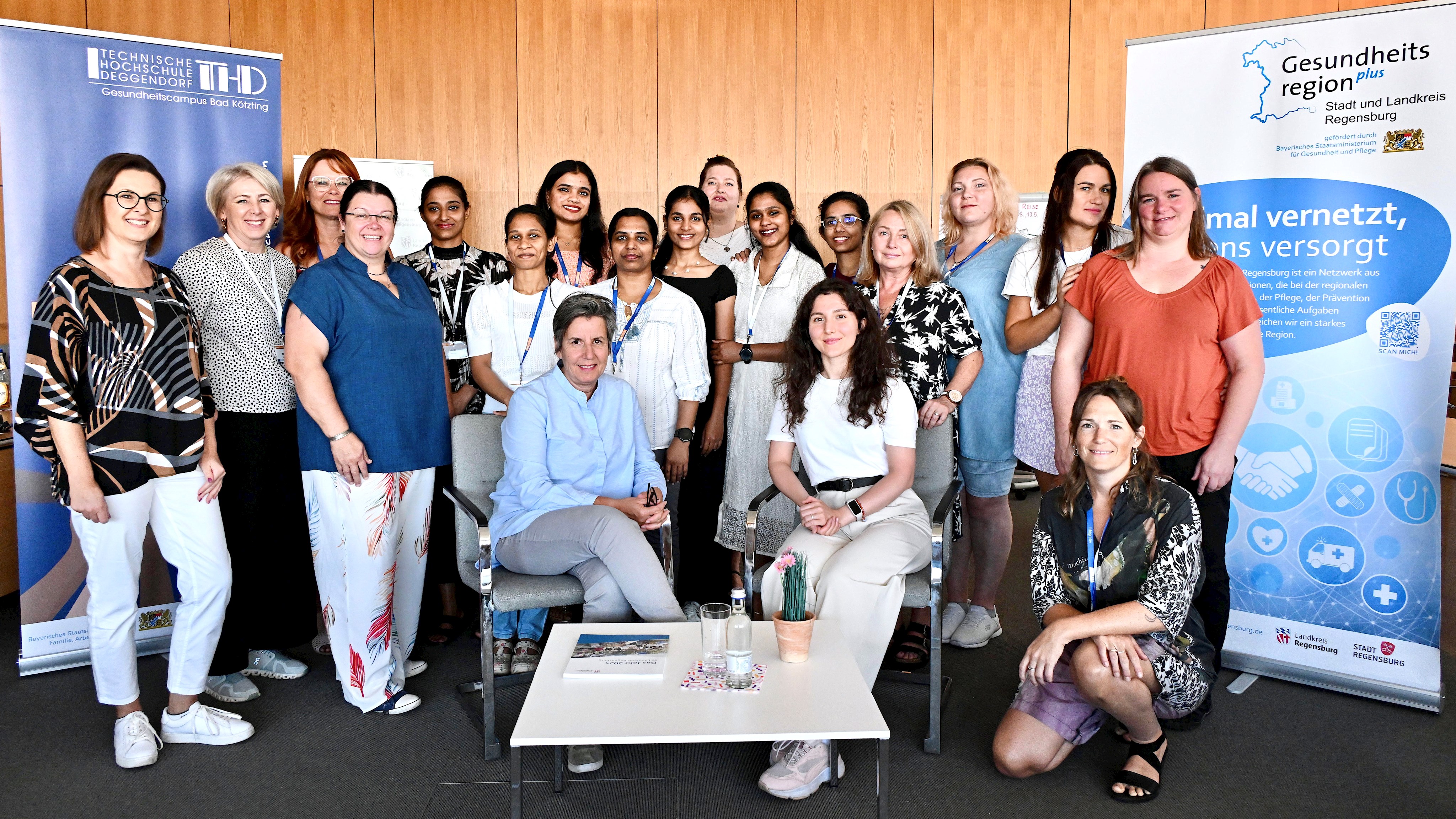 Gruppenfoto mit Organisatorin und Referentinnen des INsTeam-Kurses
